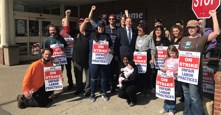 Stop_&_Shop_strikers_Senator_Richard_Blumenthal.png