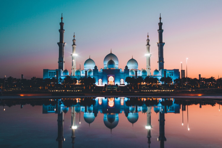Sunset in Abu Dhabi - Photo by David Rodrigo on Unsplash