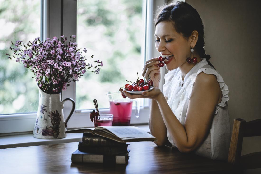how to lower uric acid cherries