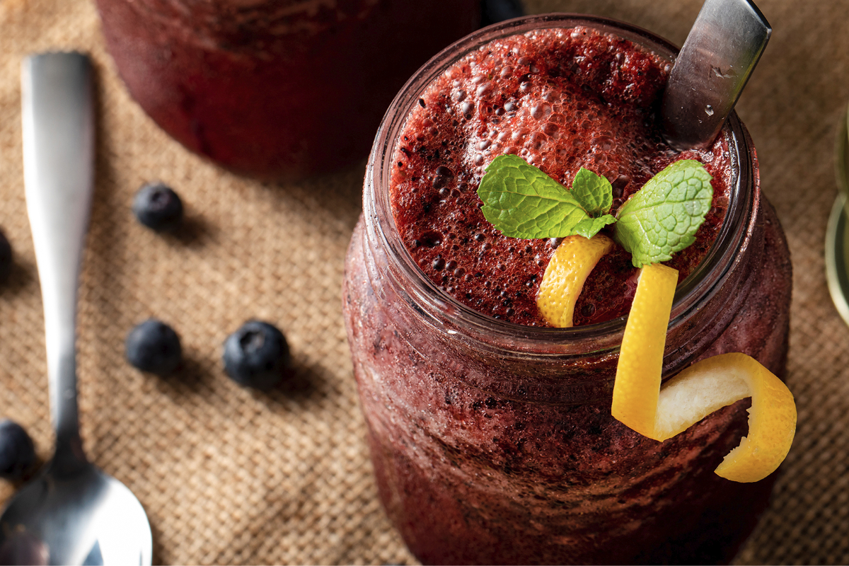 Blueberry vanilla “lemonade” shaved ice mocktail