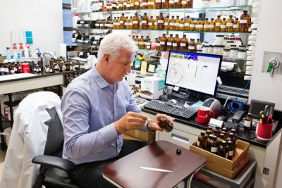 Symrise perfumer David Appel creating O Boticario perfume with AI apprentice