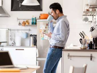 Does living alone increase mental health risk?